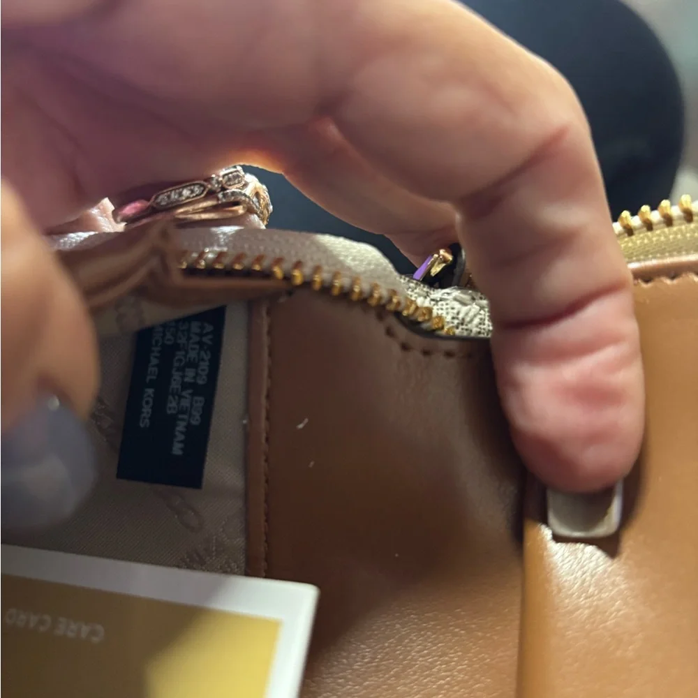 Michael Kors Jet Set Vanilla Wallet/Wristlet - Picture 2 of 8